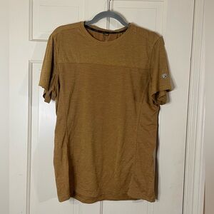 Kuhl Men's Engineered Krew in Tuscan Sun Mustard T-Shirt Short Sleeve Size M